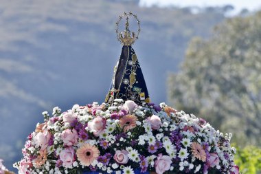 Aparecida Hanım'ın resminin heykeli