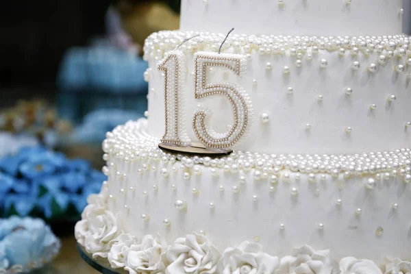 Вечірній торт, 15-річний торт на день народження, п'ятнадцять років — стокове фото