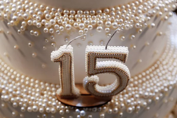 Feest taart, 15 jaar oude verjaardagstaart, vijftien jaar oud — Stockfoto