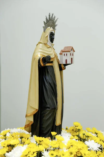 Estátua de santa efigenia na igreja — Fotografia de Stock