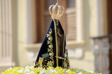 Aparecida Hanım'ın resminin heykeli