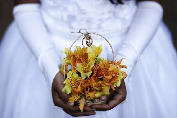 Arrangement met trouwringen-bruiloft Alliantie — Stockfoto