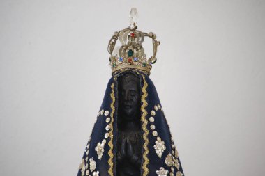 Aparecida Hanım'ın resminin heykeli