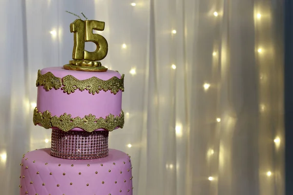Torta di festa, quindicesimo compleanno Torta, Quindici anni — Foto Stock