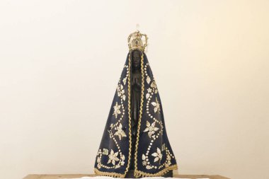 Aparecida Hanım'ın resminin heykeli
