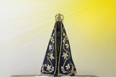 Aparecida Hanım'ın resminin heykeli