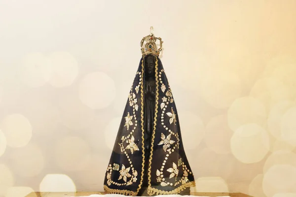 Aparecida Hanım'ın resminin heykeli