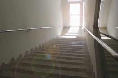 Merdiven ve kapı temizleme yolu kavramı