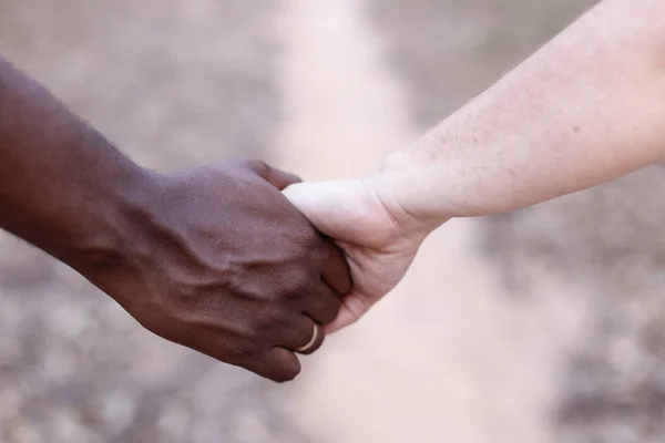 United hands and wedding rings — Stock Photo, Image