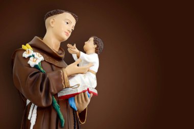 Lizbon 'lu Aziz Anthony veya Aziz Anthony de Padua ve bebek İsa Katolik kilisesi imajı