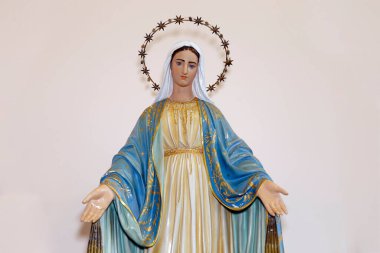 Katolik dininde Tanrı 'nın annesi, Meryem Ana' nın heykeli, Bakire Meryem.