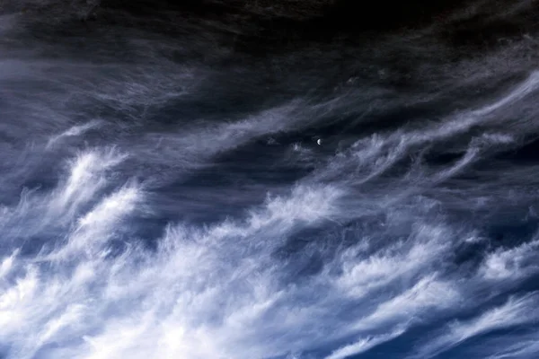 Nubes Cirros Blancos Cielo Azul Día Luna — Foto de Stock