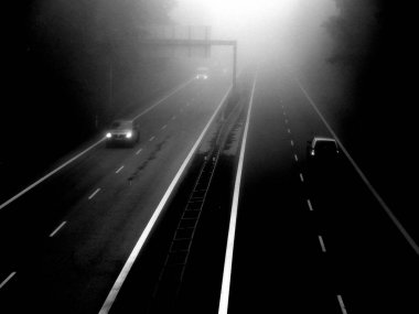 gizemli yol cadı araba, siyah ve beyaz