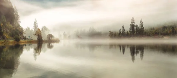 Осенний Туман Над Озером Осенняя Панорама — стоковое фото
