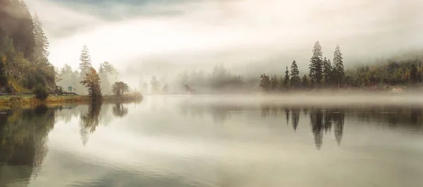 Niebla Otoño Sobre Lago Panorama Otoño —  Fotos de Stock