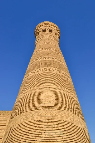 Poi Kalyan minaresi Buhara, Özbekistan'ın tarihi kesiminde yer almaktadır..