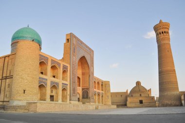 Poi Kalyan Camii, Buhara, Özbekistan 'ın tarihi kesiminde yer almaktadır.