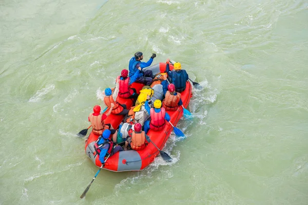 Una Balsa Con Grupo Turistas Rafting Montaña Río Katun Montañas — Foto de Stock