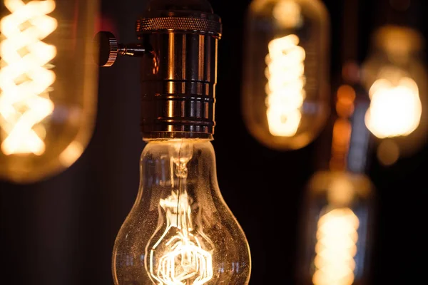 Glödlampa spiral retro vintage varm lampa edison — Stockfoto