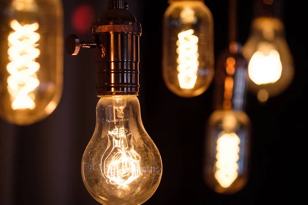 Glödlampa spiral retro vintage varm lampa edison — Stockfoto