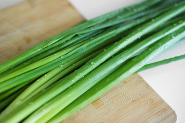 Gemide yeşil soğan