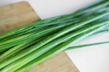 Gemide yeşil soğan