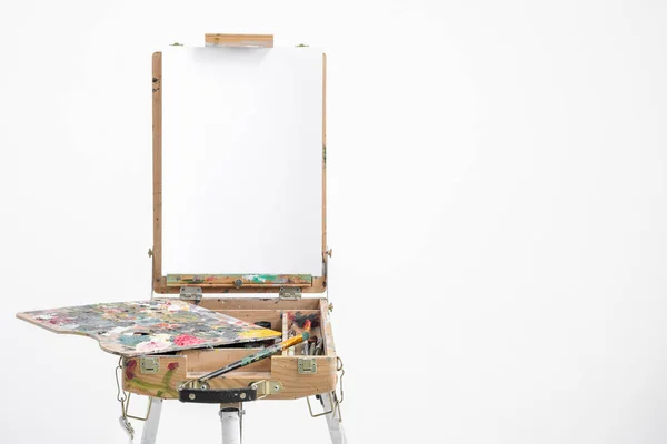 Artist easel with blank canvas on a white background. — Stock Photo, Image