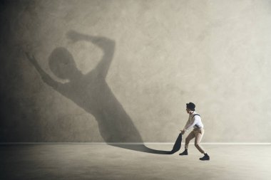 Adam tembel gölgesini sürükler