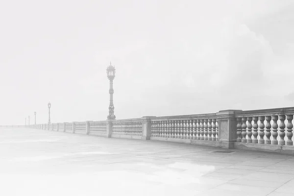 Rue Piétonne Infinie Dans Brouillard — Photo