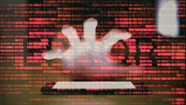Gizlilik izinsiz giriş. smartphone hareket eden aygıt ve kapış telefon ulaşan hacker. Çift Pozlama el telefon ve kırmızı ikili kodu negatif hata metni ile ulaşan.