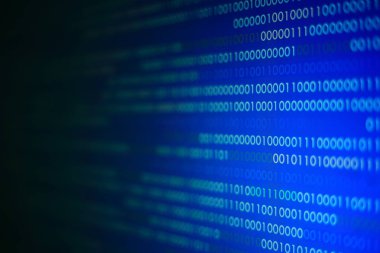 bilgisayar veri matrisi. aşağı doğru hareket hareketli dikey dijital ikili kod. mavi bir ışık ve aşağı metin akan sıfır. birden çok katman kodlama ile siyah arka plan alanı.