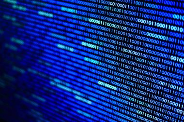 bilgisayar veri matrisi. aşağı doğru hareket hareketli dikey dijital ikili kod. mavi bir ışık ve aşağı metin akan sıfır. birden çok katman kodlama ile siyah arka plan alanı.