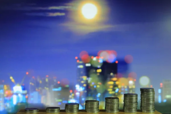 Город Денег Валюта Заставляет Мегаполис Вращаться Растущие Башни Монетами Деревянной — стоковое фото