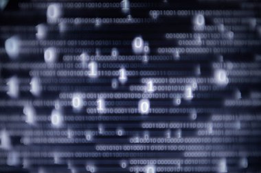 Soyut büyük veri yansıması. Bilgisayar ile ikili şifre arka planda hareketli ekran göster. Matris kod tarzda yukarıdan aşağıya doğru ekranın altındaki hareket hareketli metin.