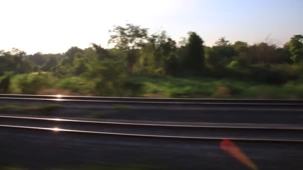 Kırsal Manzara Vintage Tren Penceresinden Sırt Çantası Seyahat Deneyimi — Stok video