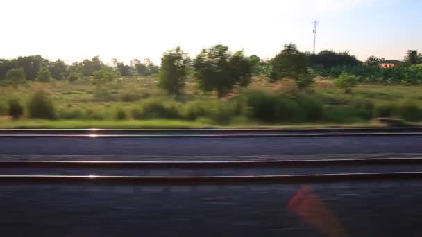 Kırsal Manzara Vintage Tren Penceresinden Sırt Çantası Seyahat Deneyimi — Stok video