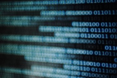 Dijital veri aktarımı. bir ve sıfır ikili veri matris akan yan yol. ikili kod bokeh ile bulanıklık odak ışıktan.