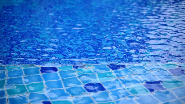 Flaches Wattwasserbecken Schwimmbad Pool Design Mit Kleinen Keramikfliesen Wiederholte Dunkelblaue — Stockfoto