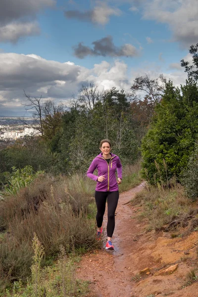 Dertig Iets Gember Vrouwelijke Trail Runner Uitgevoerd Één Spoor Kaapstad — Stockfoto