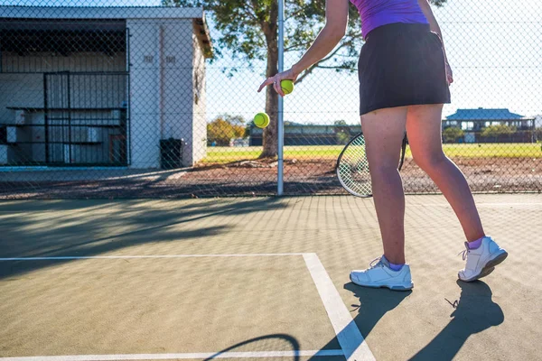 Jugadora Tenis Sirviendo Durante Partido Tenis — Foto de Stock