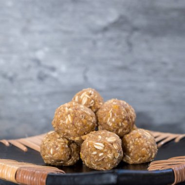 Ev yapımı sağlıklı dateballs yığını
