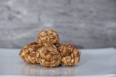 Ev yapımı sağlıklı dateballs yığını