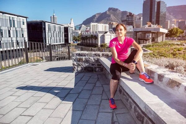 Женщин Спортивной Одежде Отдыхают Общественном Парке Кейптауне Южная Африка Столешницей — стоковое фото