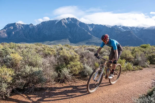 Горный Велосипедист Мчится Джип Треку Пределами Кейптауна Южная Африка Заснеженными Стоковая Картинка