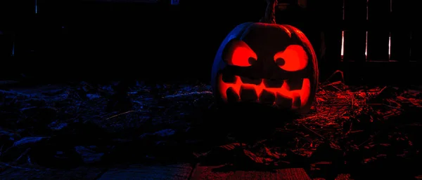 Halloween Pumpor Och Ljus Övergiven Trähus Blad Och Brädor Med — Stockfoto