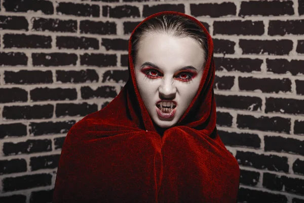 Koncept Halloween Upíří Dívka Červenýma Očima Redstay Rohu Děsivé Bláznivá — Stock fotografie