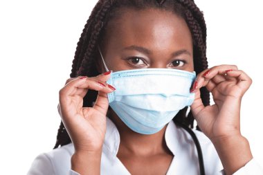 Kadın Amerikan Afrika Doktor, hemşire kadın tıbbi bir palto giyiyor