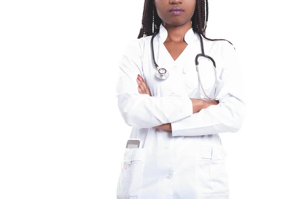Allvarliga kvinnliga amerikanska afrikanska läkare, sjuksköterska kvinna som bär medi — Stockfoto