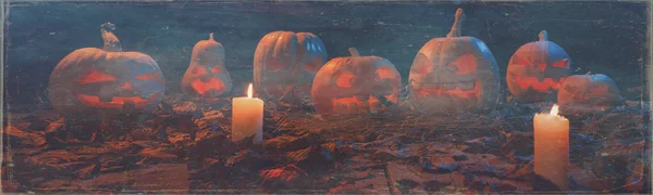 Het concept van Halloween. Een heleboel lichtgevende kwaad verschrikkelijke pumpki — Stockfoto