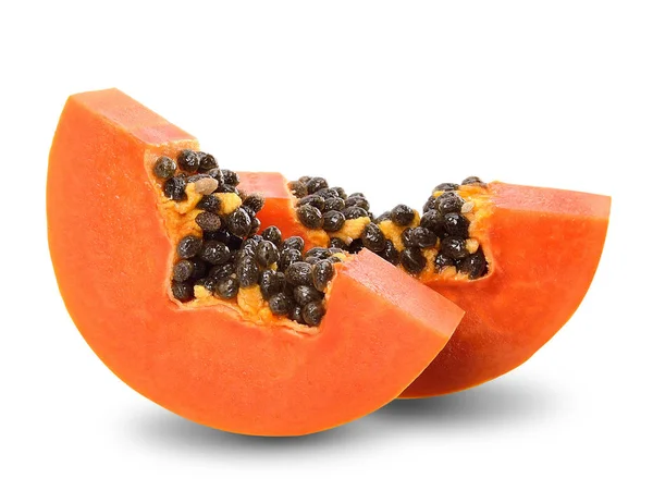 Beyaz kırpma yolu üzerinde izole dilim papaya.